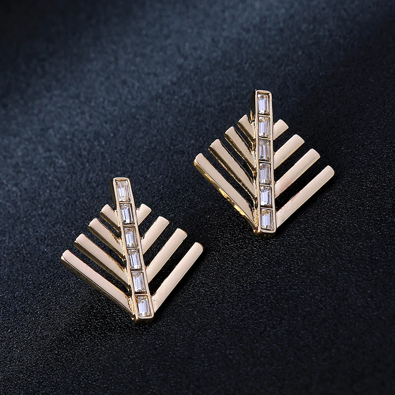 Оптовая цена серьги-гвоздики в стиле панк искусственные кристаллы