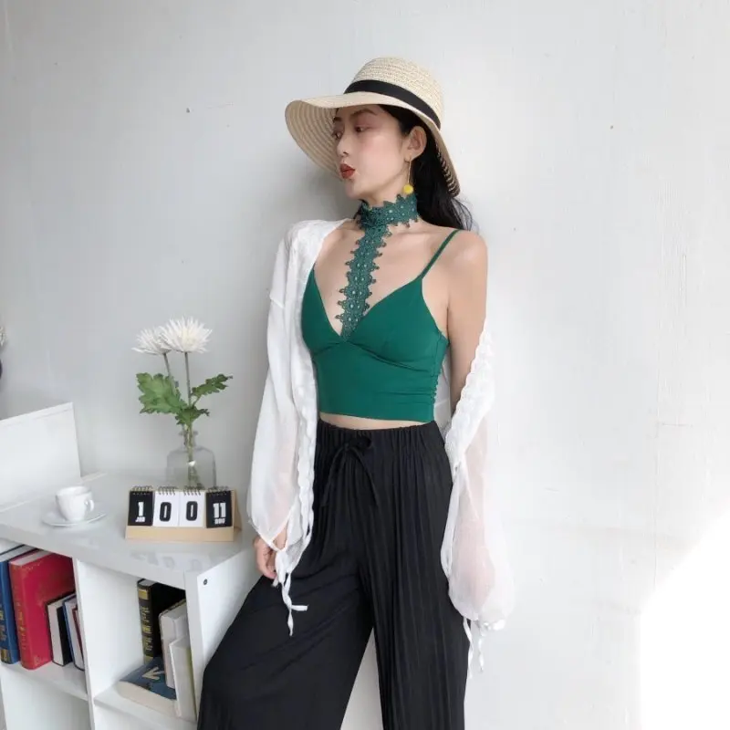 

2021 new sexy style Women's Clothing fashion backless halter lace short crop top sleeveless tank vest With chest pad tops Female