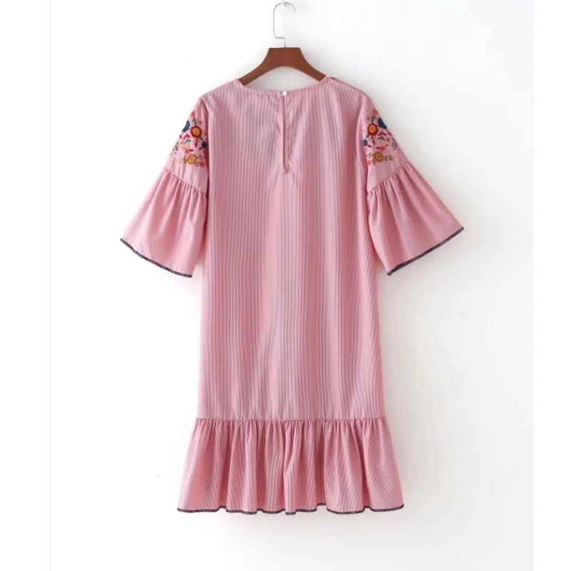 2017 женские винтажные богемный стиль цветочной вышивкой низ гофрированное платье