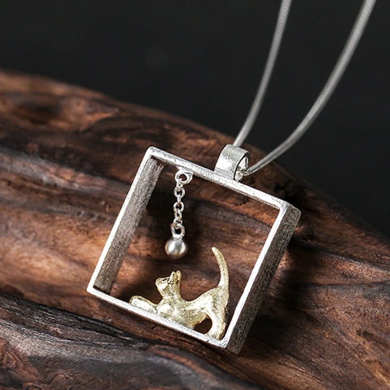 Женский кулон без цепочки Lotus Fun изящный в виде кота играющего мячи ювелирное