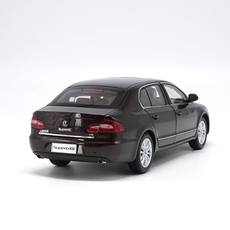 Оригинальная коробка Новинка 1:18 Skoda Superb литой металлический автомобиль модель