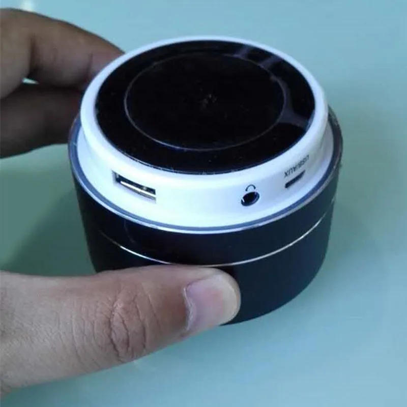Портативный беспроводной bluetooth динамик с микрофоном fm радио музыка