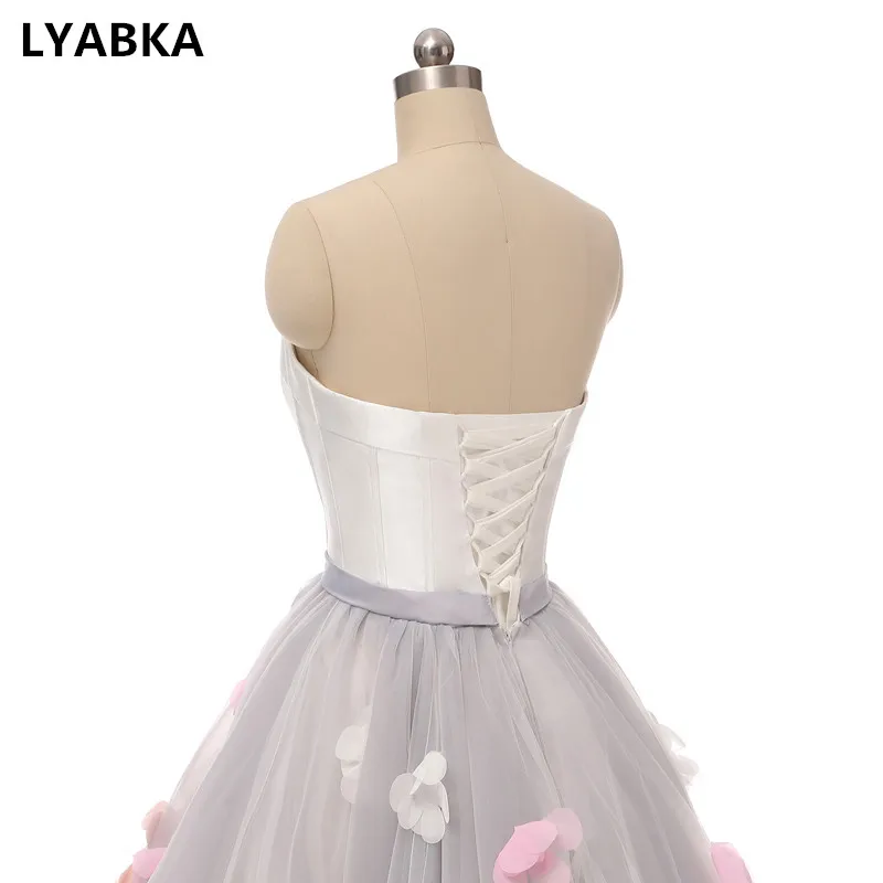 Свадебное платье без бретелек из тюля с цветами свадебное Пляжное высоким/низким