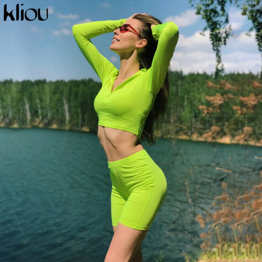 Kliou Новинка лето комплект из 2 предметов укороченный топ водолазка с воротником на молнии с длинным рукавом и шорты эластичный яркий спортивный костюм