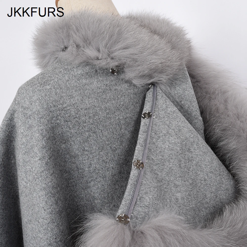 

JKKFURS Real Fox Fur Wraps Scarves Women Winter Scarf Female Poncho Warm Fashion & Wool Cape Women Detachable Hooded S1723