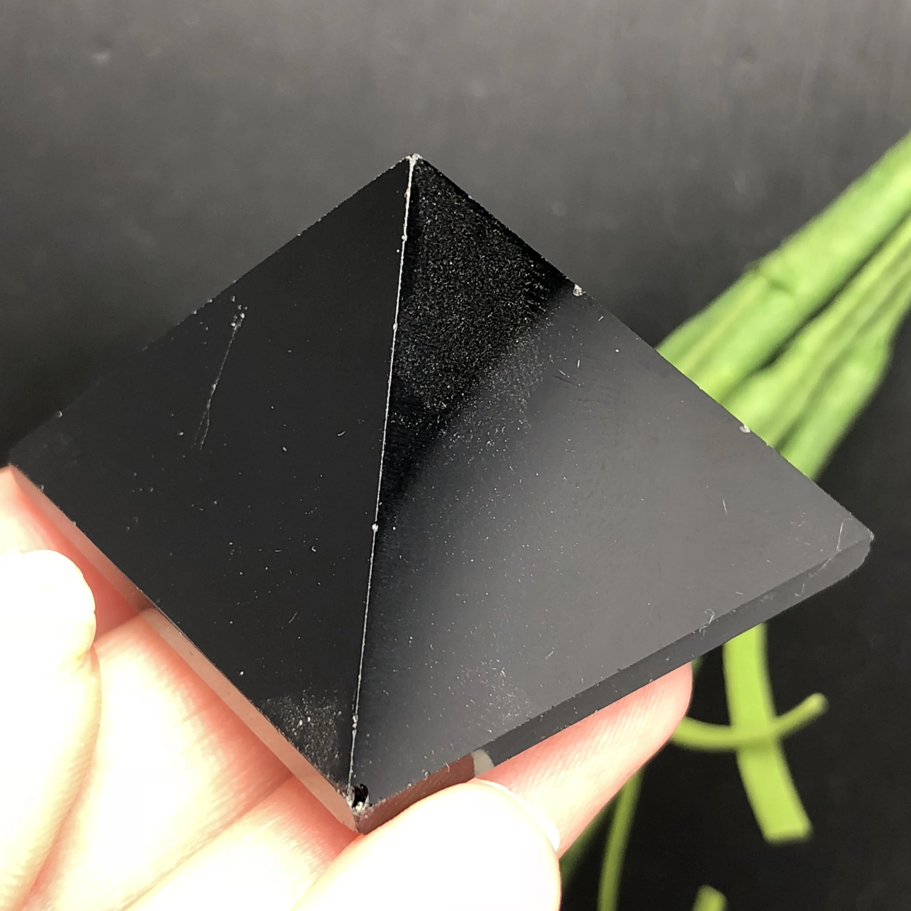 Природный обсидиан кристалл минеральный кварц гравировка пирамидной чакры