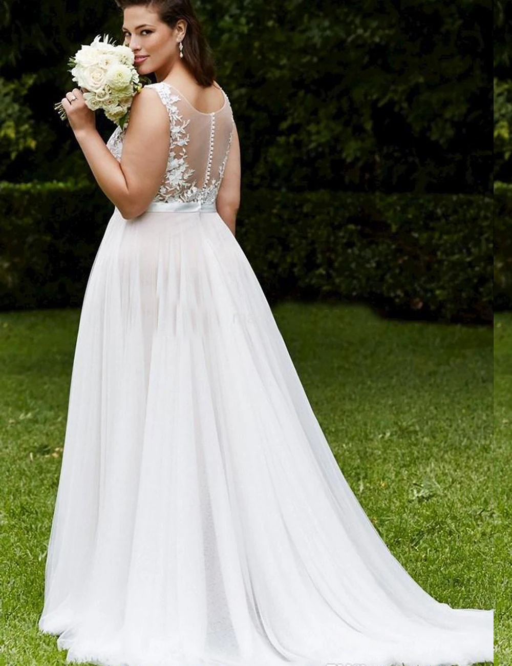 ТРАПЕЦИЕВИДНОЕ свадебное платье без рукавов с глубоким круглым вырезом и