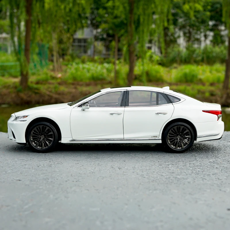 Высокий симулятор 1:18 LEXUS LS500 Современная Коллекционная модель игрушечный