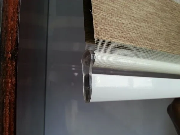 Сделанные на заказ затемняющие двухслойные роликовые жалюзи зебры коричневые