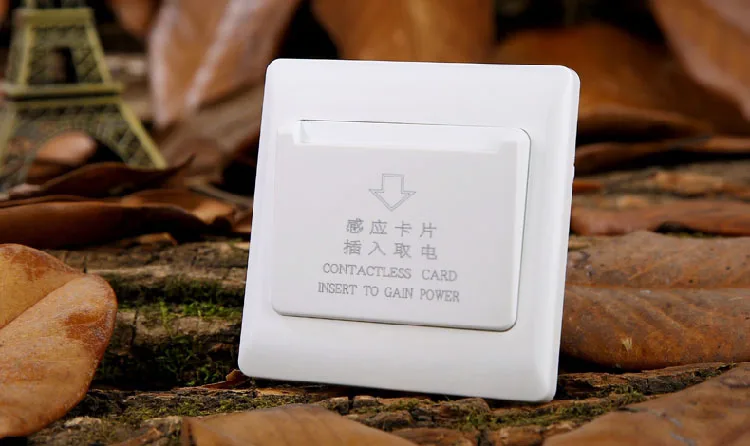 Вставьте любую карту для энергосберегающего переключателя с оптической связью