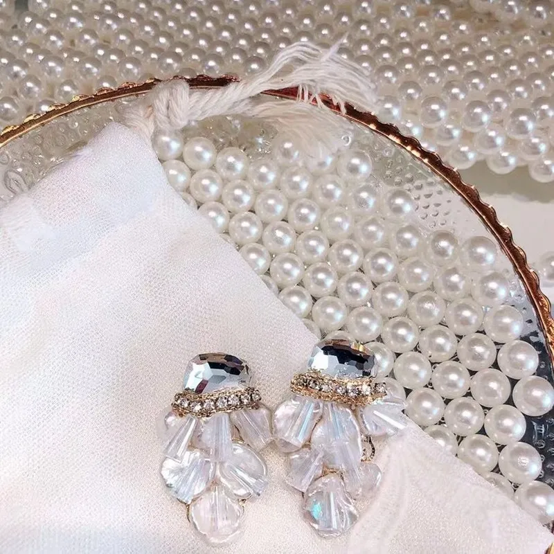 

2019 Korean Crystal Trendy Luxury Freshwater Natural Pearl Stud Earrings Elegant Women Wedding Gift Jewelry orecchini