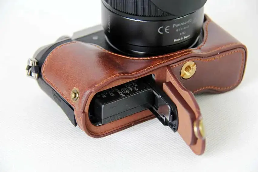 Чехол из искусственной кожи для камеры Panasonic Lumix защитный полукорпус нижней