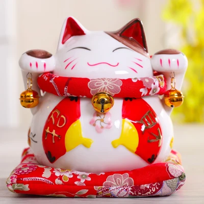 Японский котик с поднятой лапкой
