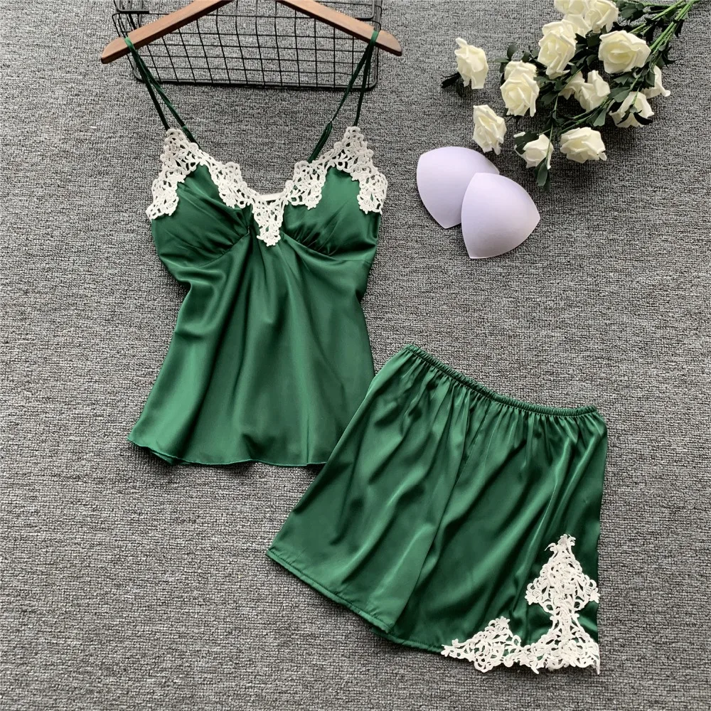 Женская пижама на тонких бретельках с шелковой аппликацией Атласный топ и шорты