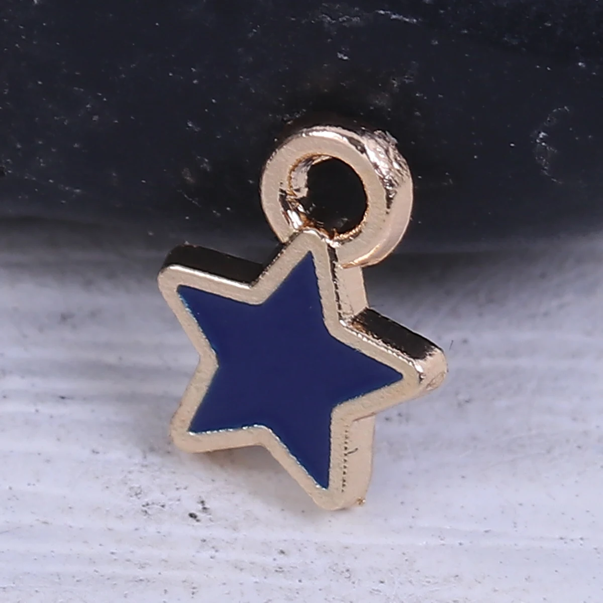 DoreenBeads сплав цинка Galaxy Charms звезда золотой цвет красная эмаль 9 мм (3/8 &quot) x 7 (2/8&quot) 30