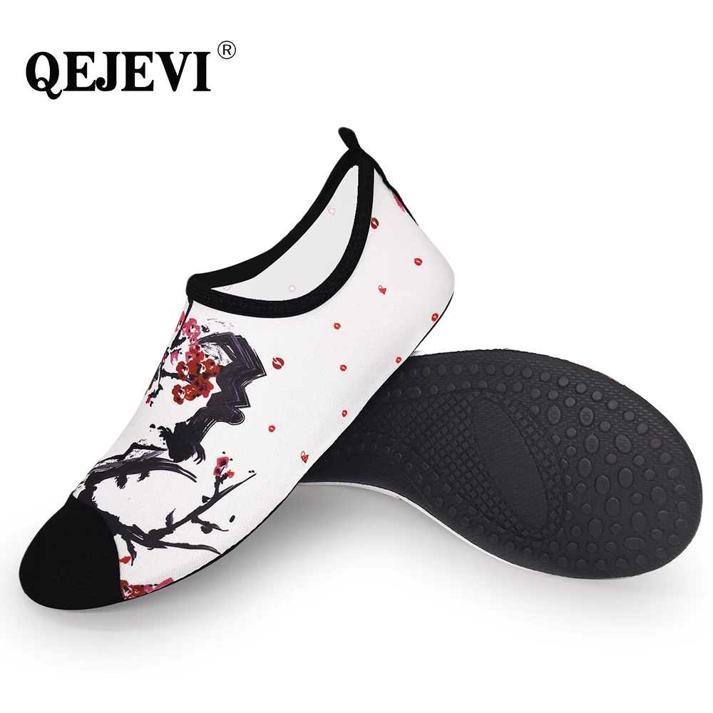 Недорогие Женские аквакроссовки QEJEVI спортивная обувь легкая Водная слипоны