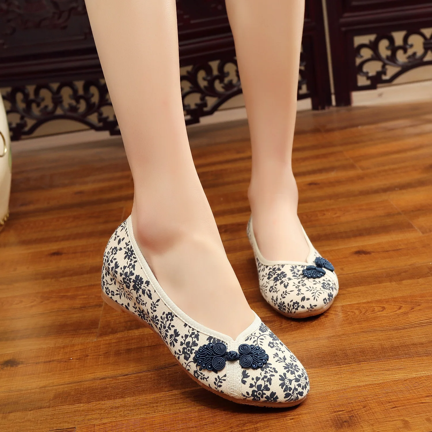 Новинка сезон весна лето обувь с вышивкой женская модная повседневная