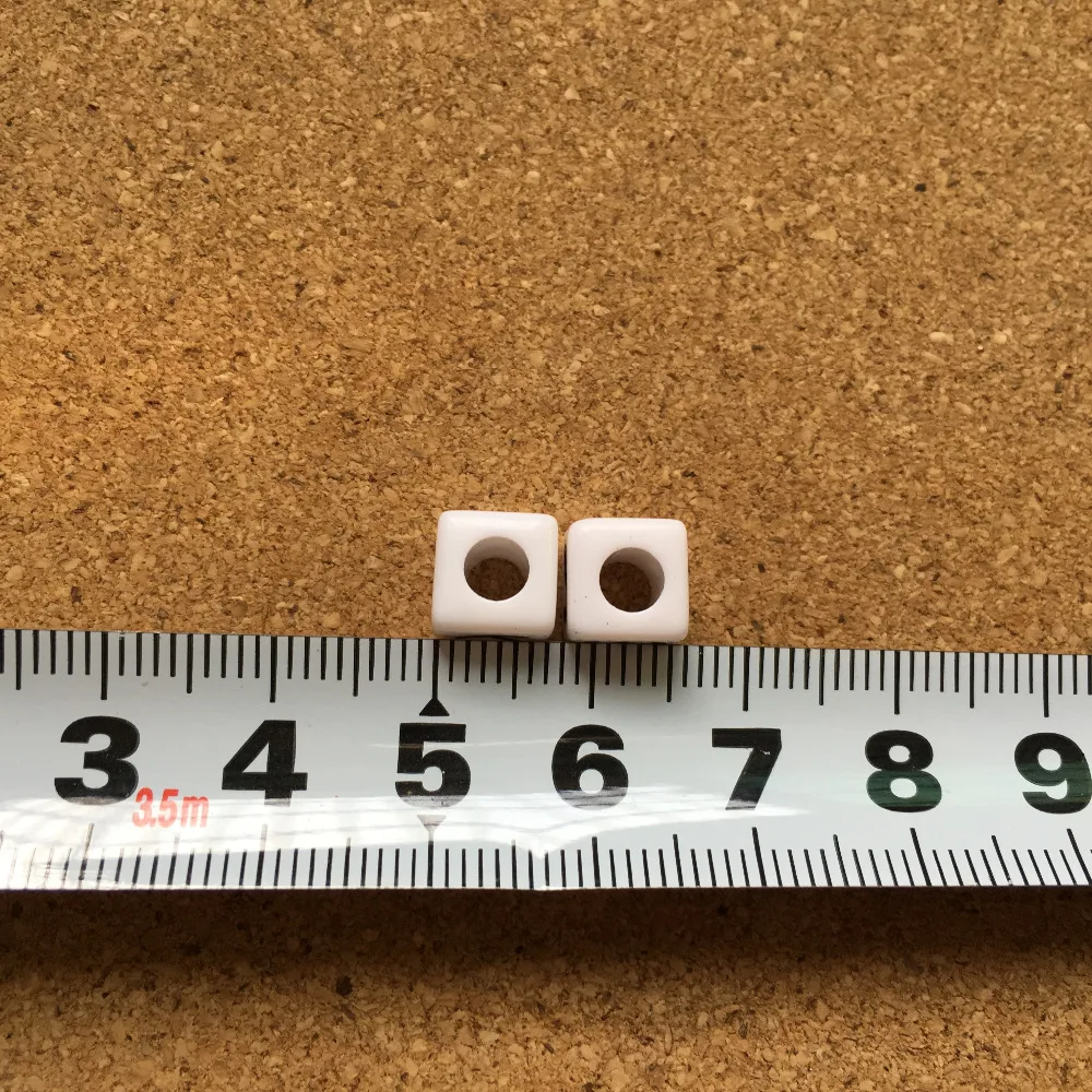 

Single Letter C Printing Acrylic Alphabet Beads Cube 8MM Size White with Black Printing Lucite Plastic Letter Beads