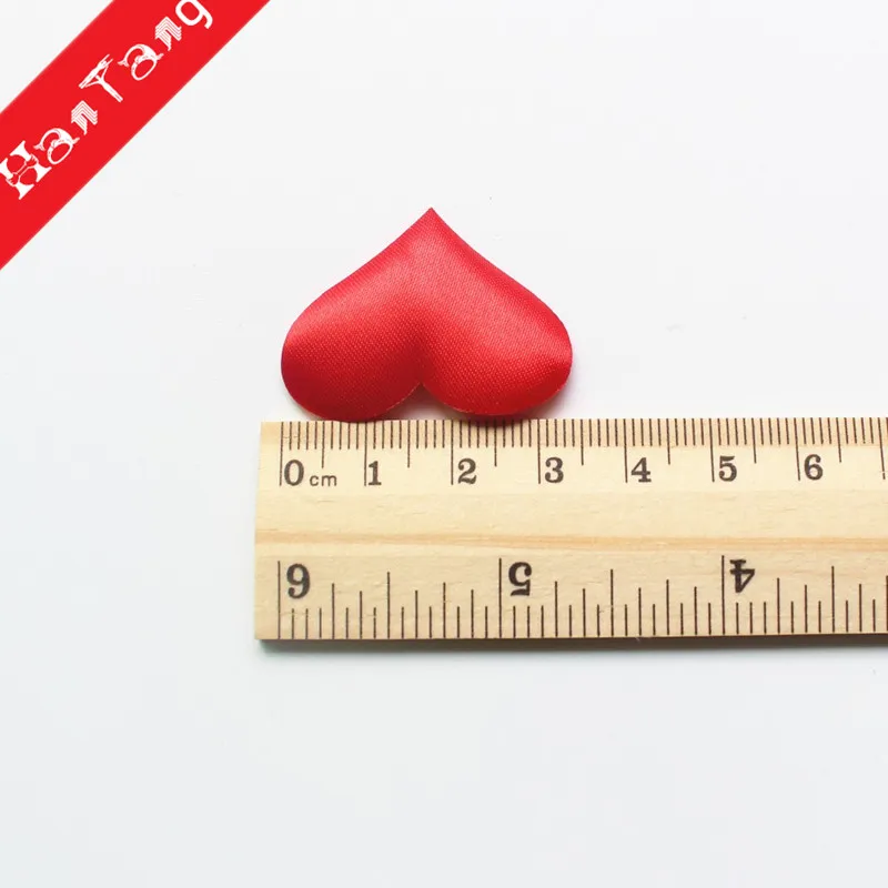 100 шт./лот Лидер продаж! 3 см Губка атласная ткань лепестки в форме сердца стол
