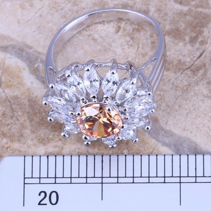 Романтическое женское кольцо из коричневого морганита с белым фианитом и