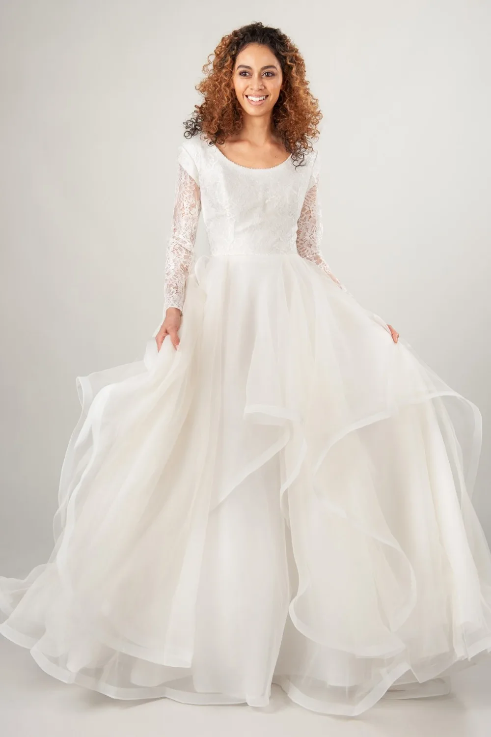 2019 New A-line Ruffles Organza Modest Wedding Dresses With Long Sleeves Scoop Neck Buttons Lace LDS Gowns Plus size | Свадьбы и