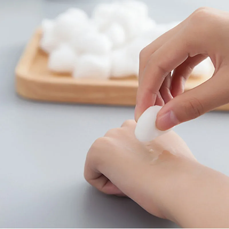 

50Packs Pure Disposable Cotton Wool Balls Hygiene Medical Cotton Balls For Doctor Wipe Skin Before Injection