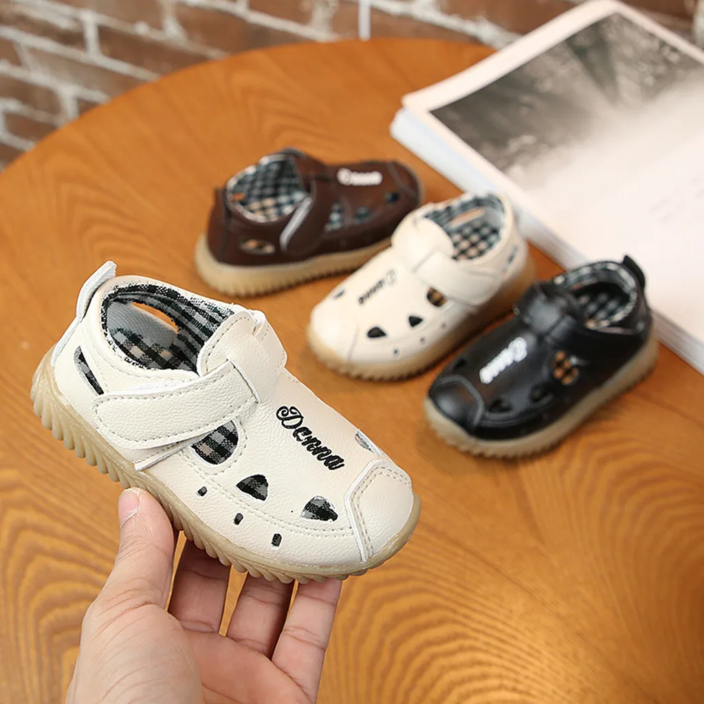 Пляжные сандалии для маленьких мальчиков; кроссовки для детей; zapatillas bebe deportiva; повседневные тонкие туфли с надписью; tenis infantil