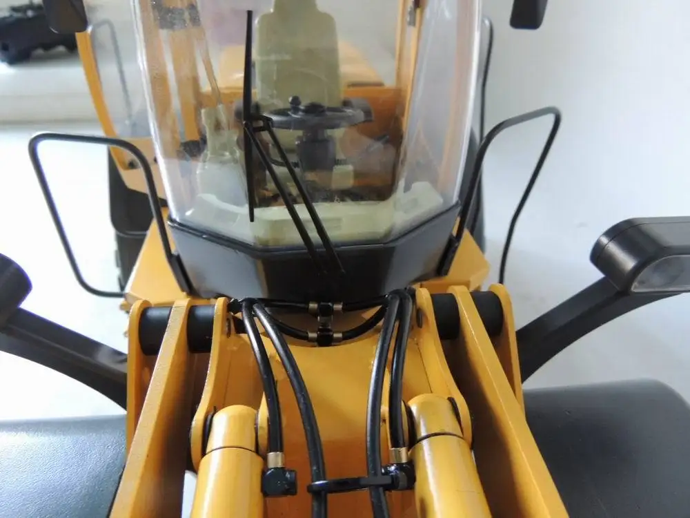 Новинка готовый к использованию Радиоуправляемый гидравлический погрузчик 1/12 с