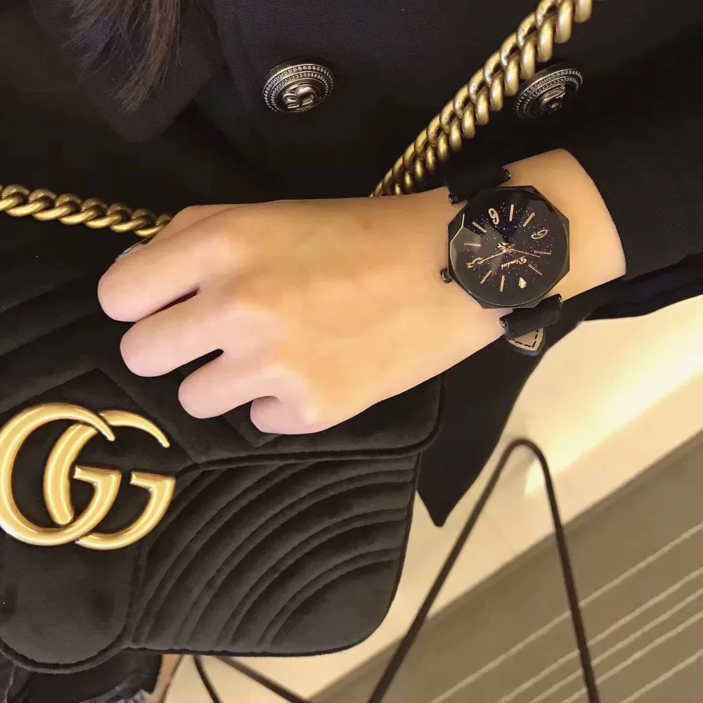 Часы наручные женские с натуральным мехом крутые студенческие