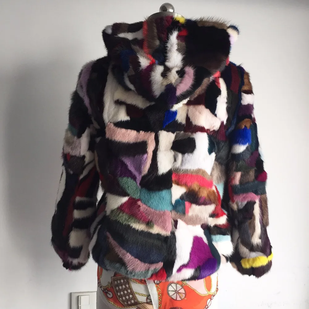 Женская куртка из меха норки с капюшоном составного кроя | одежда