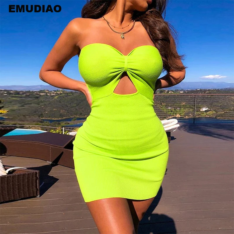 Женское облегающее мини-платье с глубоким v-образным вырезом плиссированное