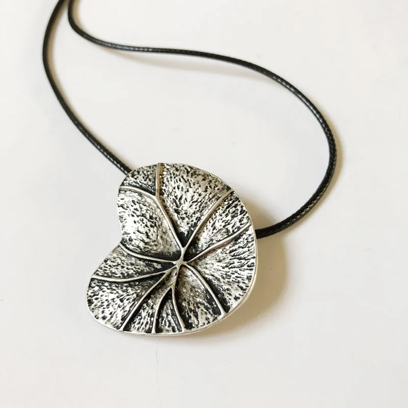 

New Simple Lotus Leaves Alloy Vintage Pendant Necklace