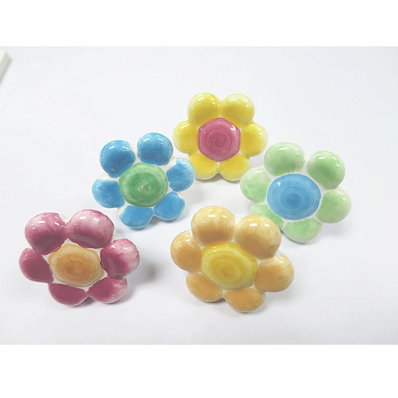 

Ceramic children's room drawer handle Cabinet door handle Rural sweet flower shaped handles Cute cartoon wardrobe kids pull knob