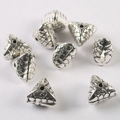 

20pcs Tibetan silver triangle shaped spacer beads h1494