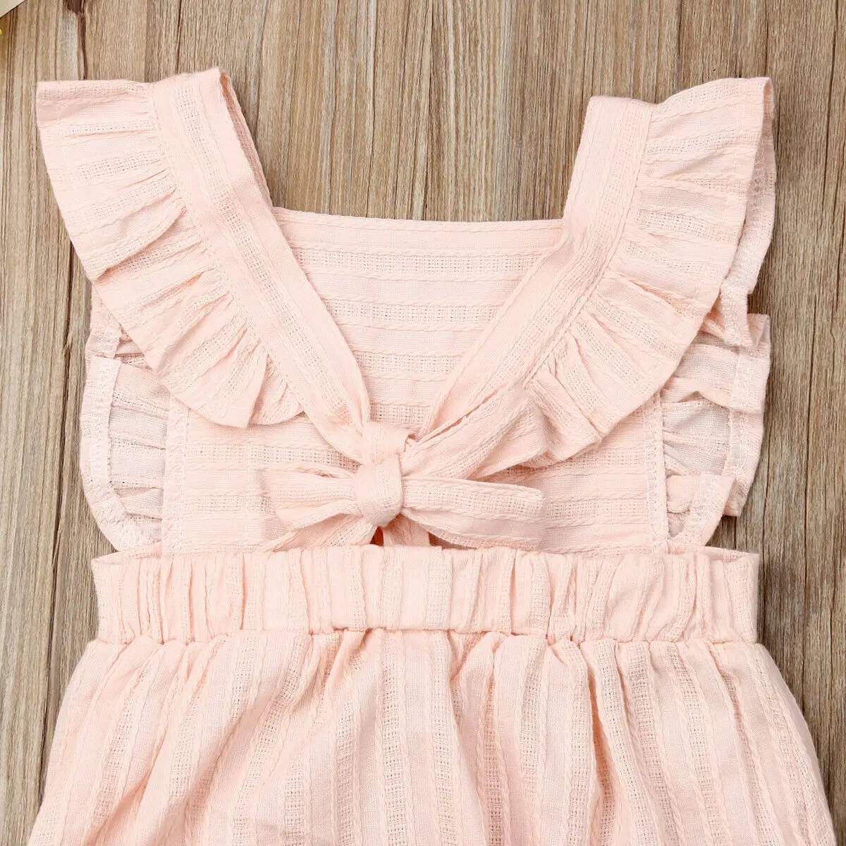 Милый розовый комбинезон без рукавов в полоску с открытой спиной для