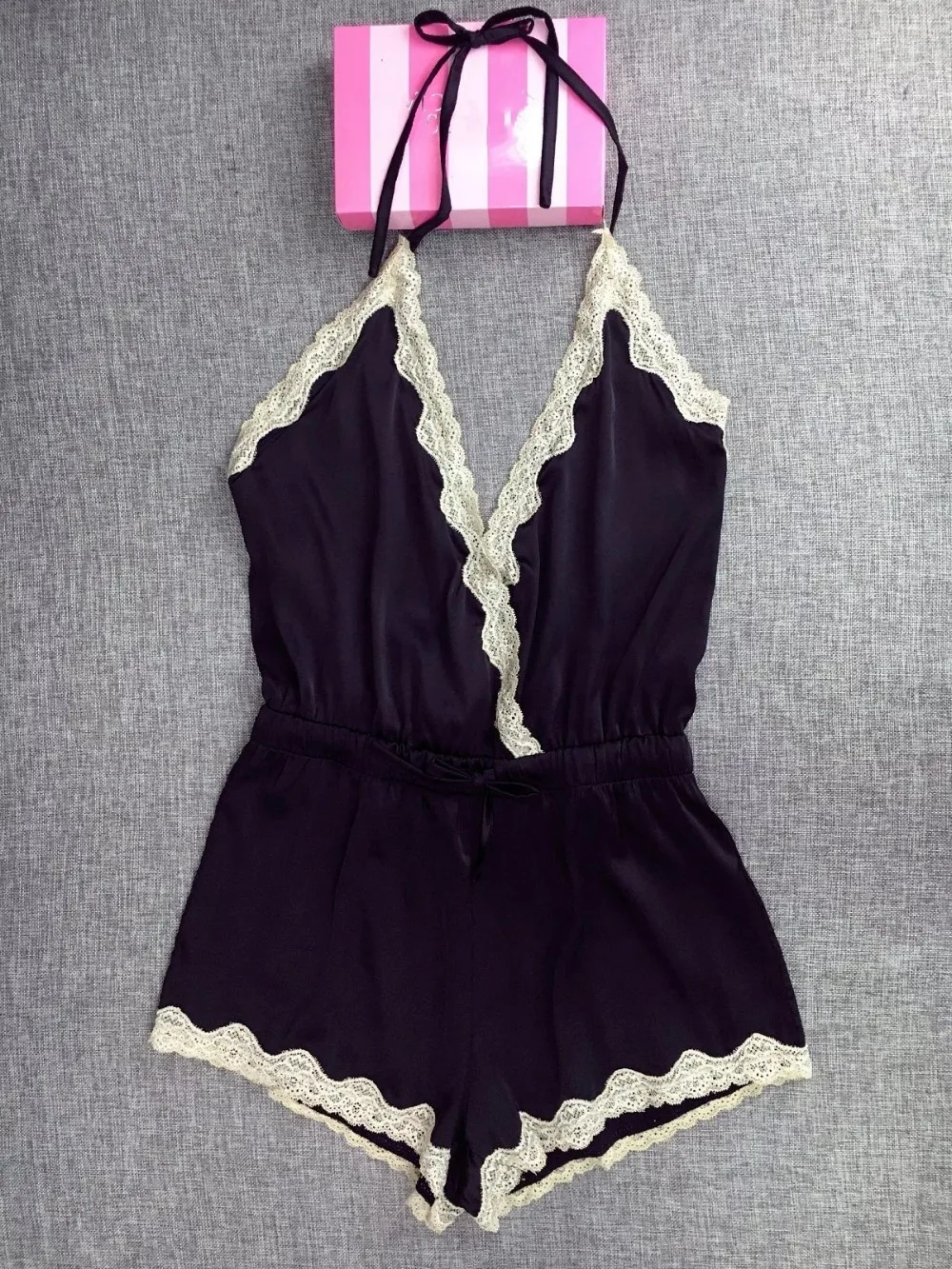 Комбинезон женский yomrzl A398 летний с глубоким v-образным вырезом