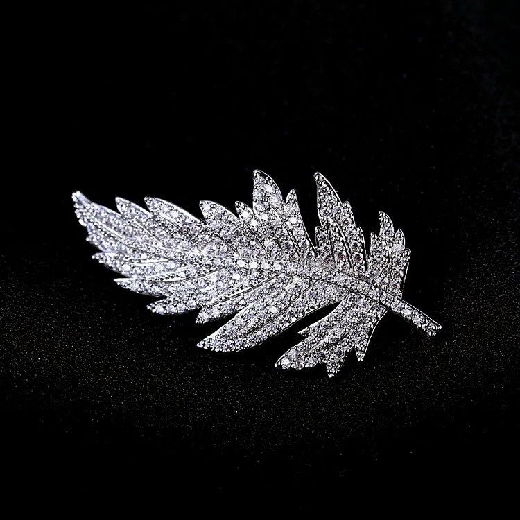 Шику ювелирные изделия микро проложить ясно CZ лист броши серебряные тона