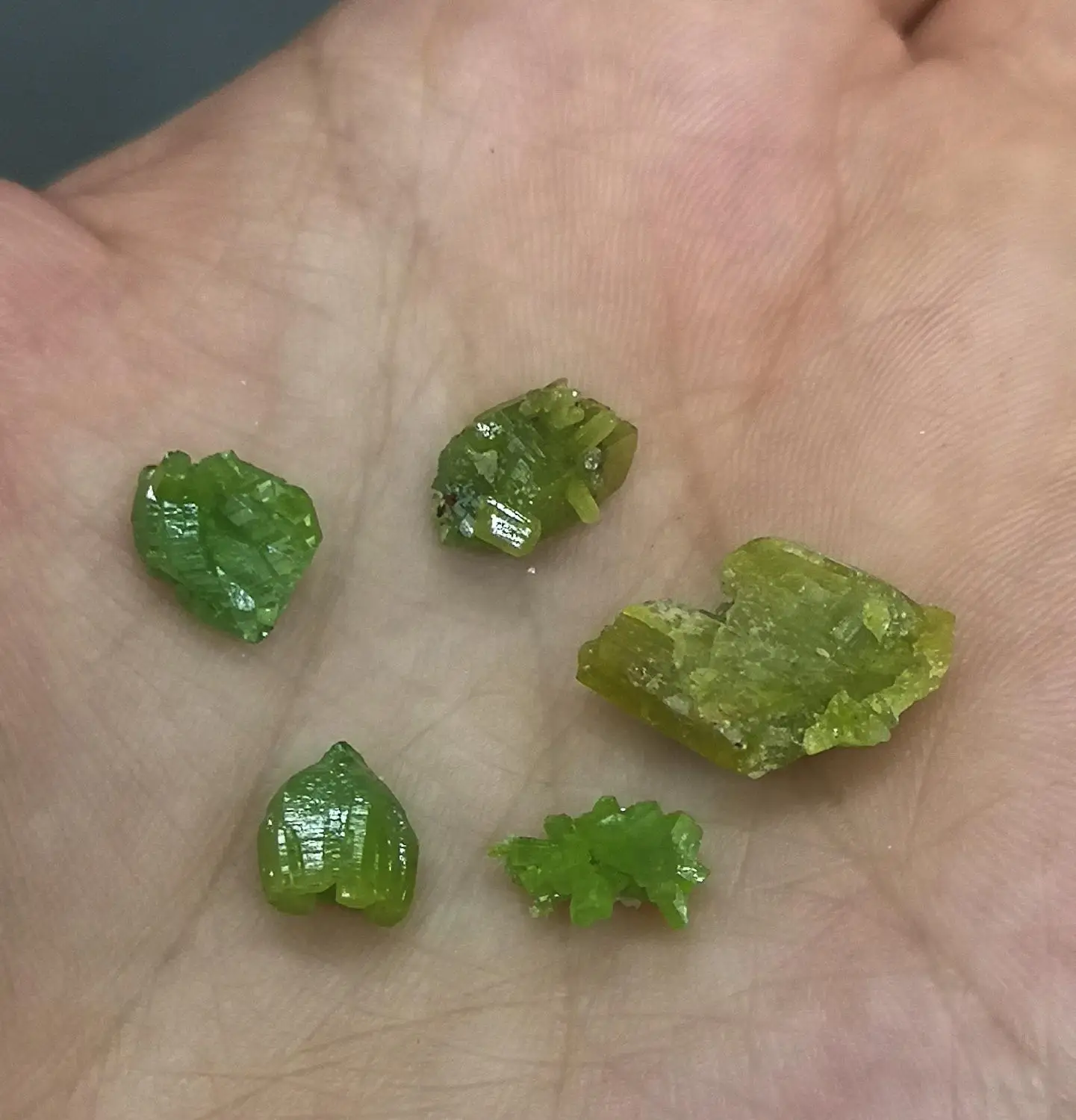 Five Natural stones and crystals natural Pyromorphite mineral specimen collection gemstones quartz from China