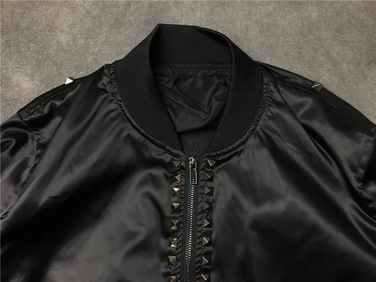 Мужская бейсбольная куртка 19ss Черная на молнии с металлическими заклепками и