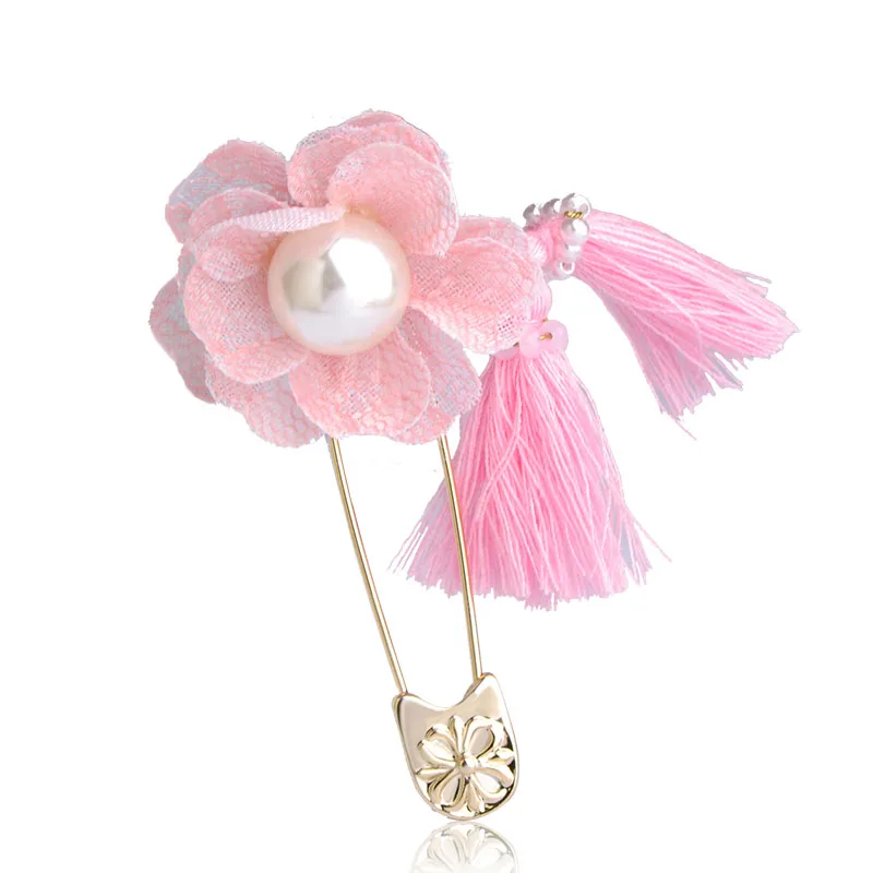 Брошь Blucome с искусственным жемчугом и цветком булавки золотистого цвета броши