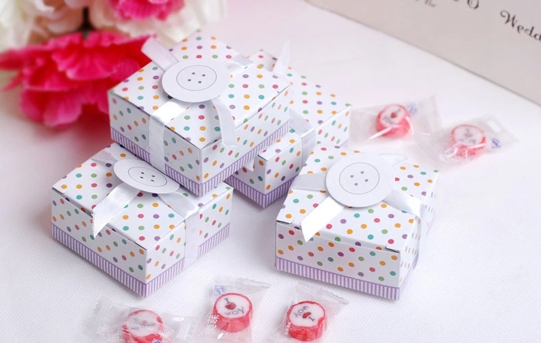 Симпатичная кнопка в коробке для конфет с лентой душа дня рождения вечеринки
