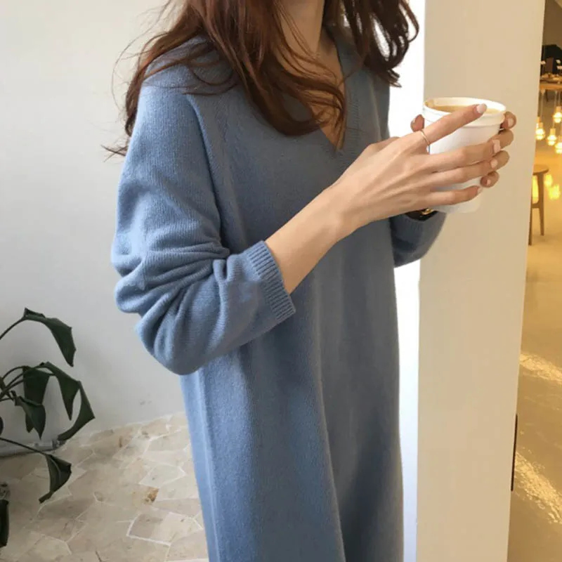 Модное женское осенне зимнее длинное платье свитер NORMOV с длинным рукавом прямой