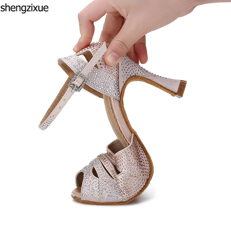 Shengzixue Новый Блеск Rhinestone Обувь для танцев Латинской Для женщин атласные бальные