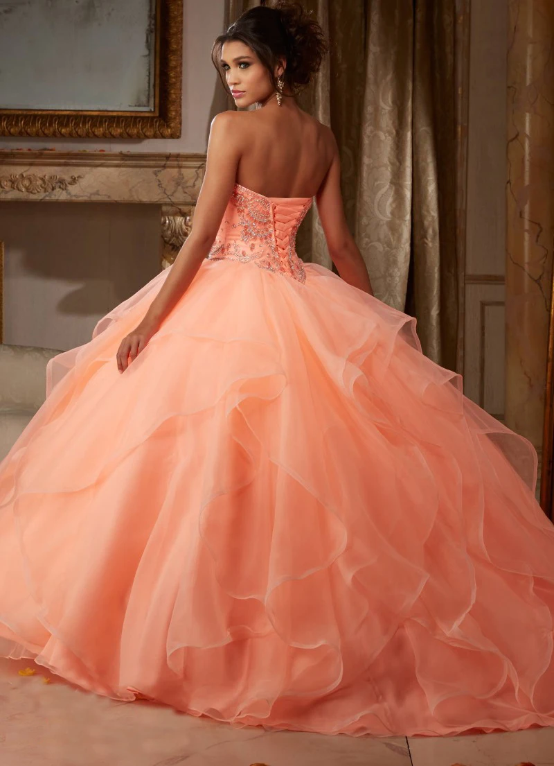 Коралловое платье Quinceanera бальное Стразы Бисероплетение с оборками из органзы