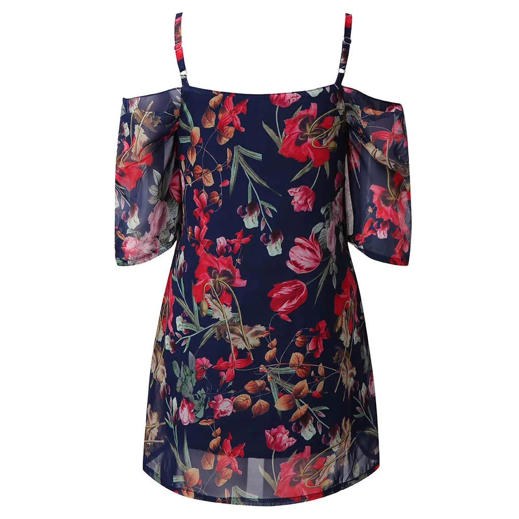 Свободное милое женское платье на бретельках с открытыми плечами коротким