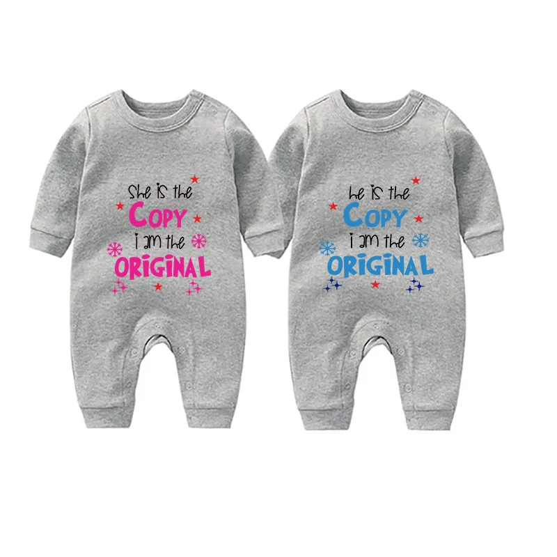 2019 ysculbutol Новый дизайн Мода she is the copy i am original baby Боди индивидуальная Одежда для
