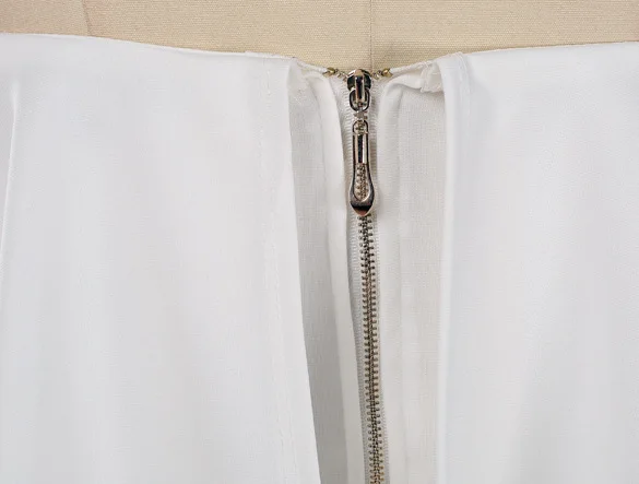 Женское летнее розовое платье без бретелек с открытой спиной и оборками рукавов