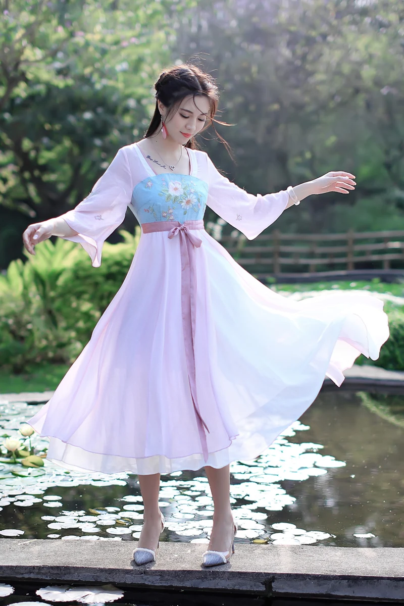 

2017 New Summer Vintage Women dress Flare Sleeve Patchwork Square Collar Embroidery Dresses 1649