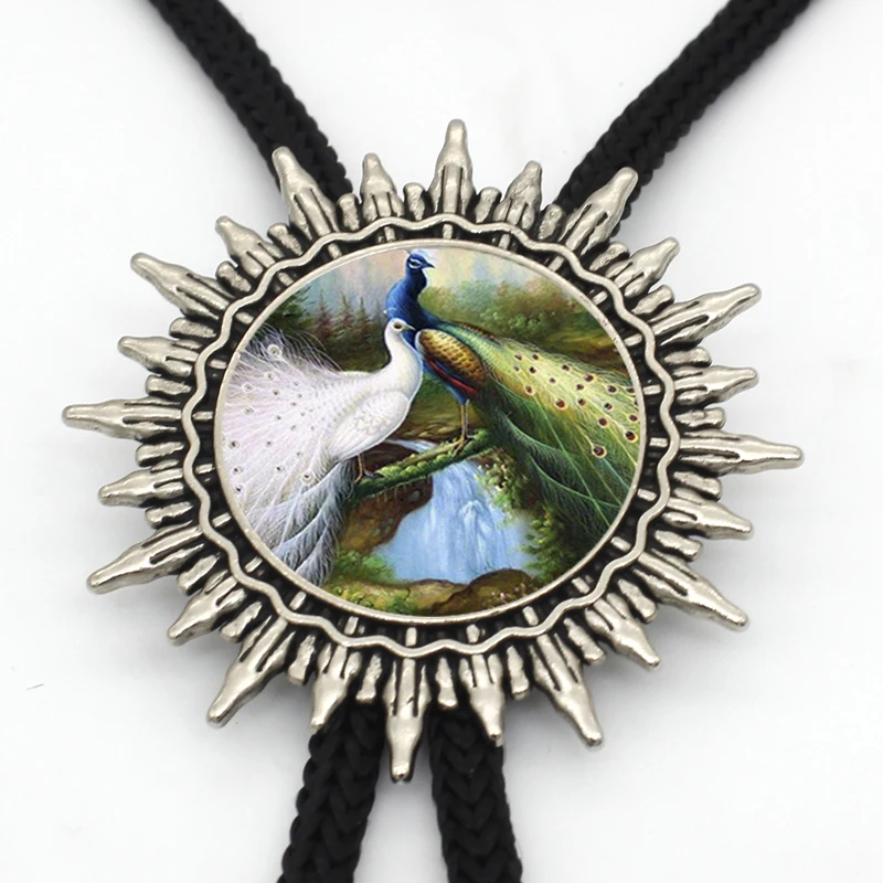 BOLO-0031 New Arrival Cute Peacock Feather Western Bolo Tie Round Glass Dome Peafowl Necklaces Bird Statement Animal Jewelry | Украшения и