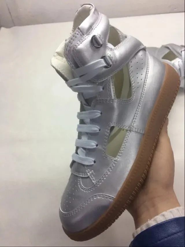 

Hot Men Shoes Fashion Summer Men Hole Boots Autumn Leather Footwear For Man New High Top Casual Shoes Men